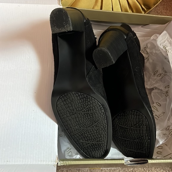 Boots - Picture 4 of 4